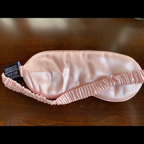 SOLD!!   SLIP Silk Robe & Mask - Picture 3 of 8